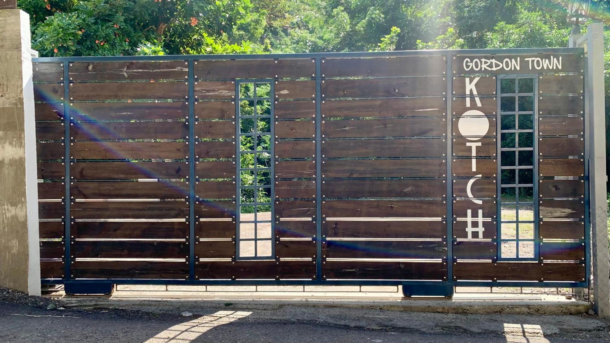 Gordon Town Kotch Hostel Кингстън Екстериор снимка